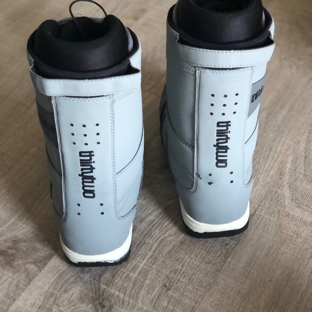 Snowboarding boots
